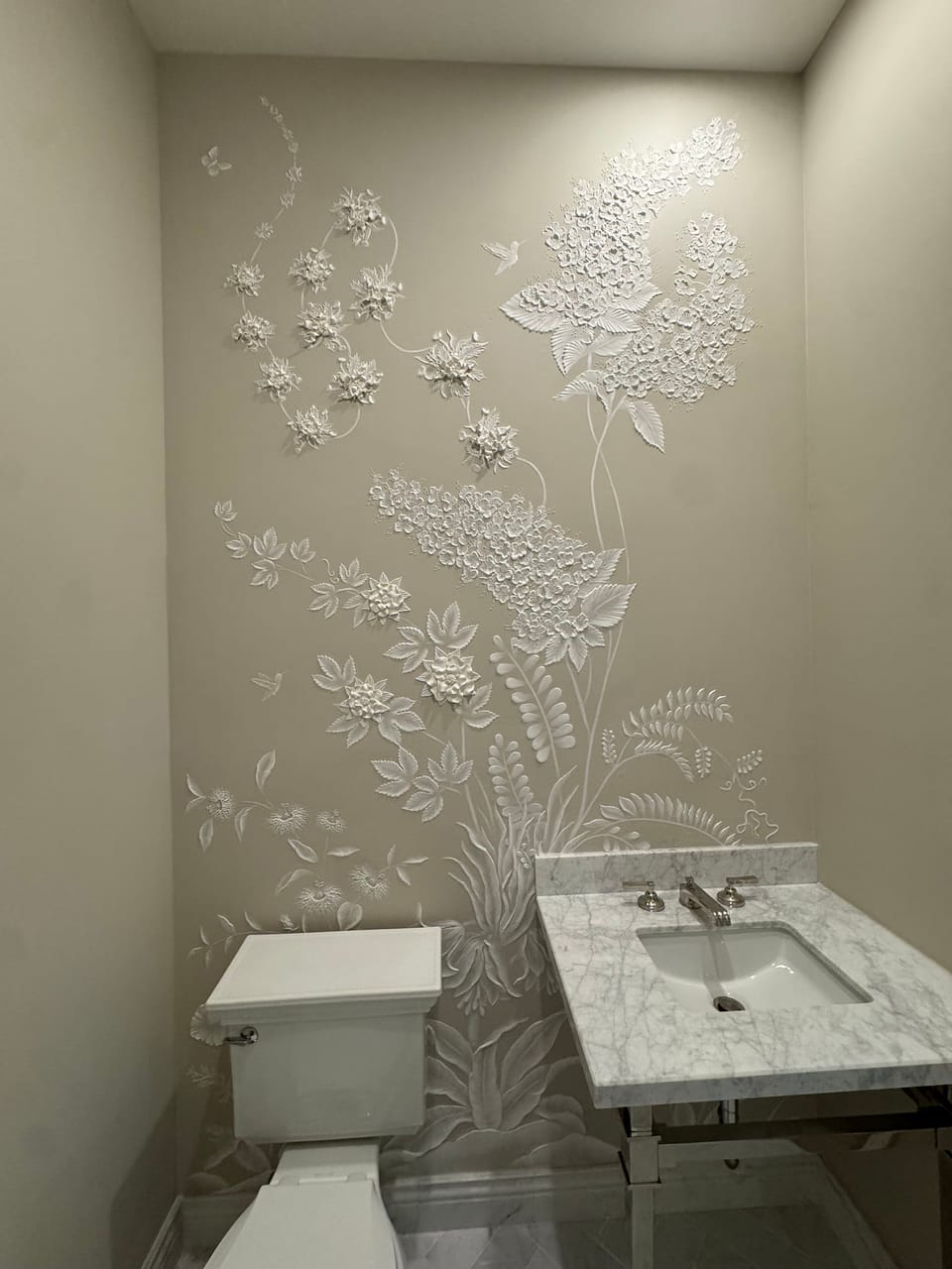 Close view of the plaster flowers
