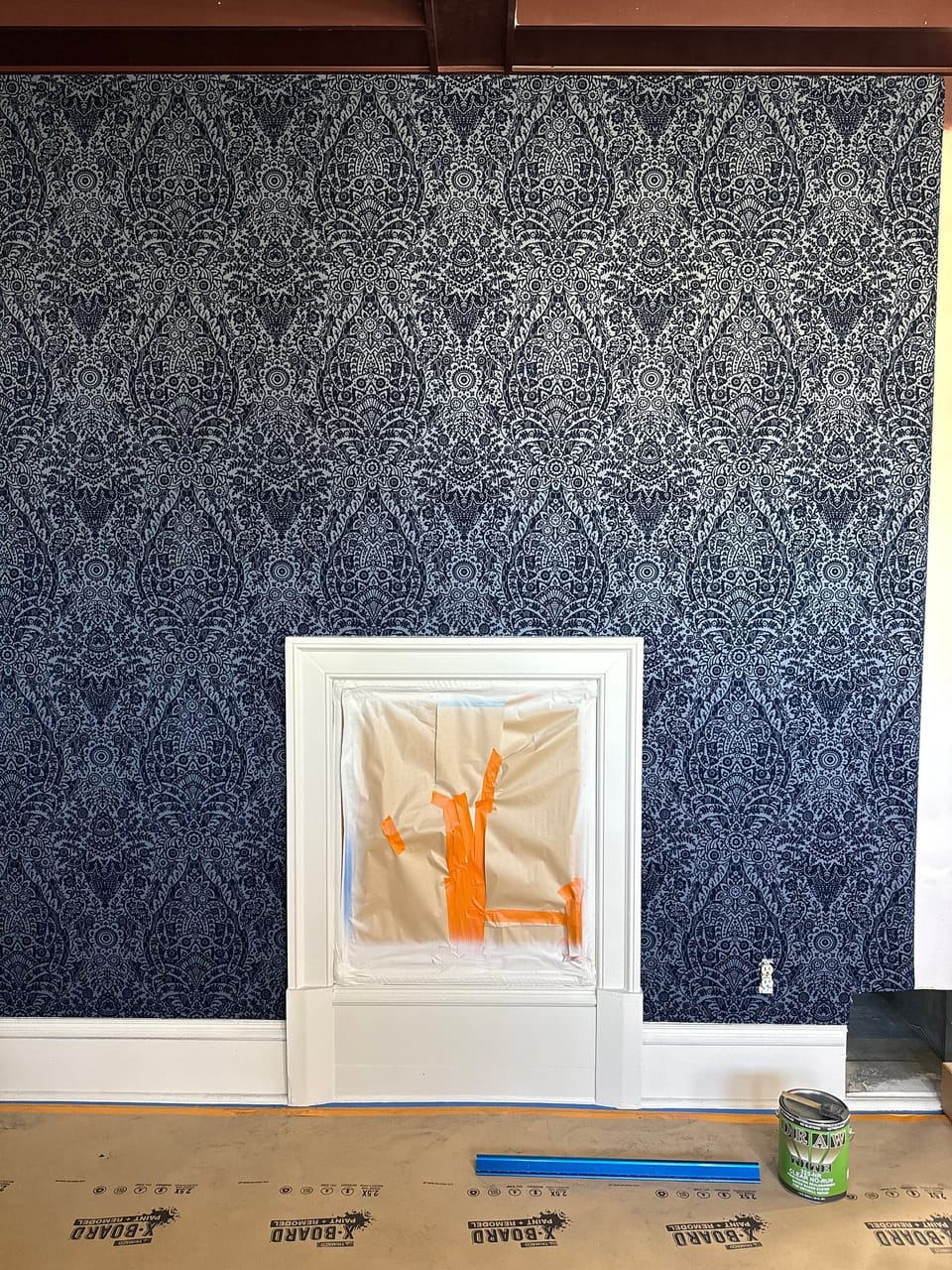 Damask balanced around the safe box