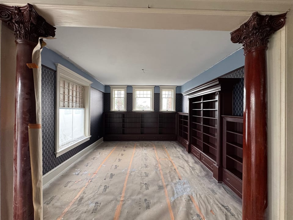 Finished room between the columns