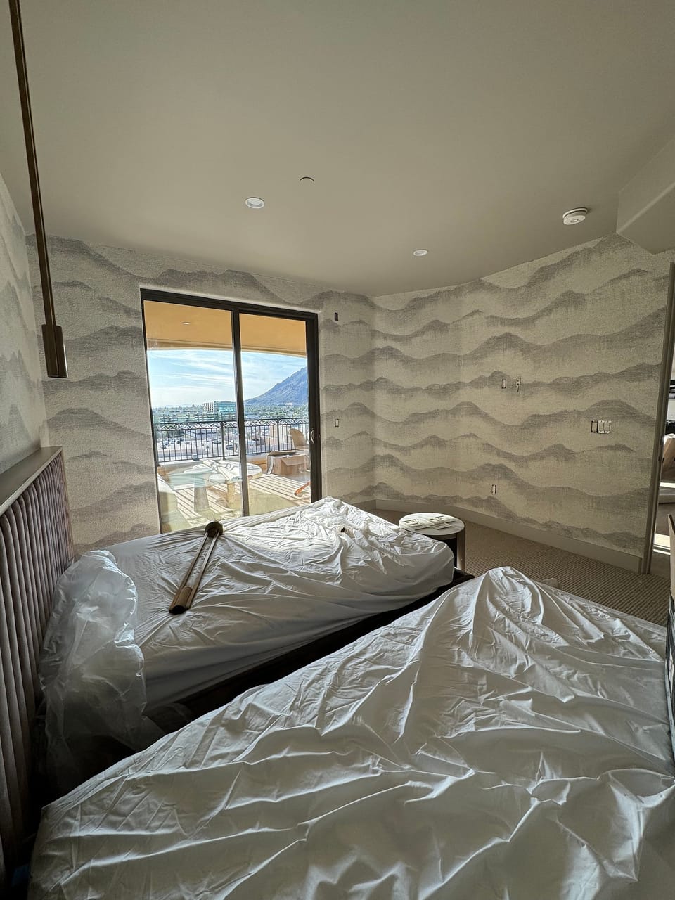 Horsehair grasscloth behind a bed