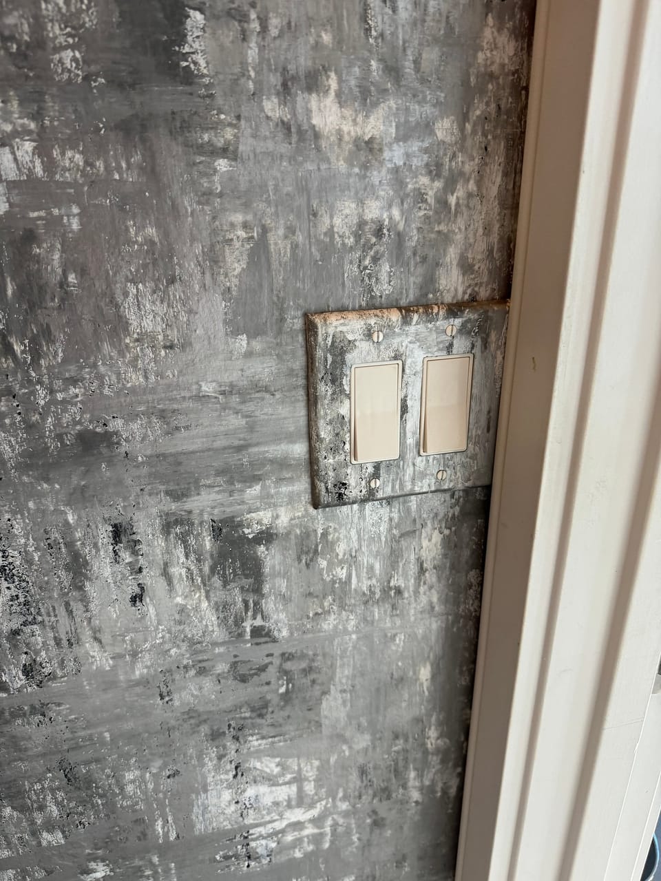Vahallan around a switch plate